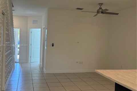 Townhouse in Homestead, Florida 3 bedrooms, 143.53 sq.m. № 2013054 - photo 5