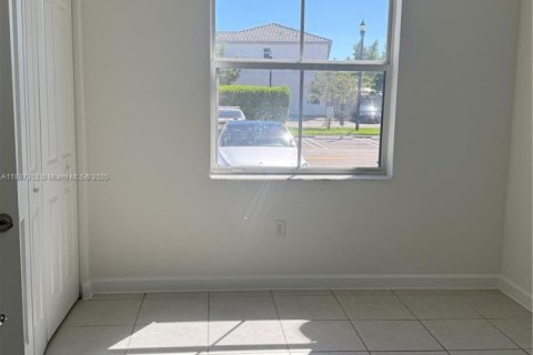 Townhouse in Homestead, Florida 3 bedrooms, 143.53 sq.m. № 2013054 - photo 11