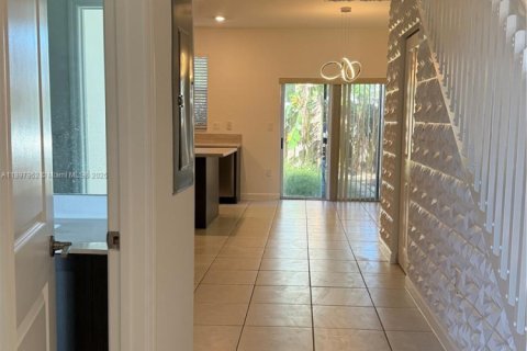 Townhouse in Homestead, Florida 3 bedrooms, 143.53 sq.m. № 2013054 - photo 15