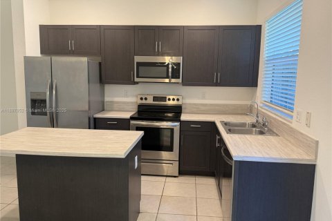 Townhouse in Homestead, Florida 3 bedrooms, 143.53 sq.m. № 2013054 - photo 4