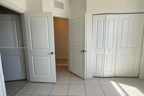 Townhouse in Homestead, Florida 3 bedrooms, 143.53 sq.m. № 2013054 - photo 12