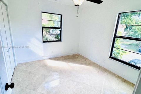 Condo in Pompano Beach, Florida, 2 bedrooms  № 1735982 - photo 2