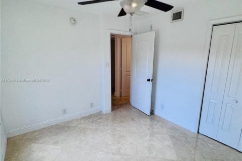 Condo in Pompano Beach, Florida, 2 bedrooms  № 1735982 - photo 3
