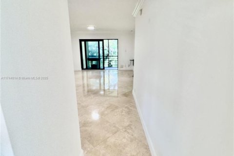 Condo in Pompano Beach, Florida, 2 bedrooms  № 1735982 - photo 10