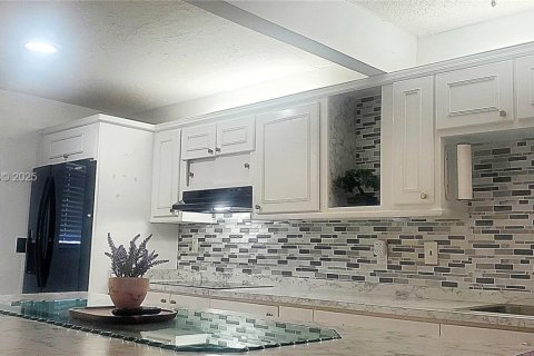 Condo in Sunrise, Florida, 2 bedrooms № 1987855 - photo 22