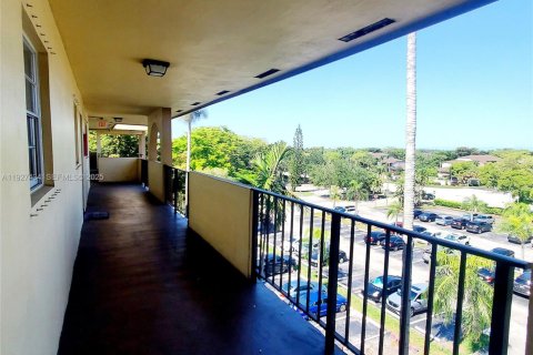 Condo in Sunrise, Florida, 2 bedrooms № 1987855 - photo 7