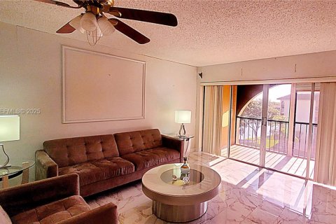 Condo in Sunrise, Florida, 2 bedrooms № 1987855 - photo 30