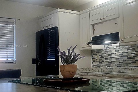 Condo in Sunrise, Florida, 2 bedrooms № 1987855 - photo 21