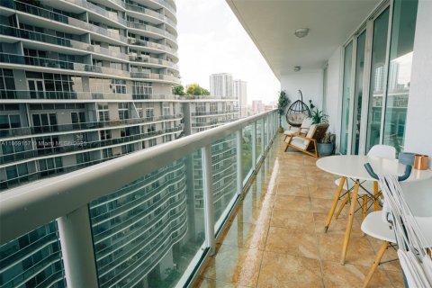 Condo in Miami, Florida, 2 bedrooms  № 1896821 - photo 24