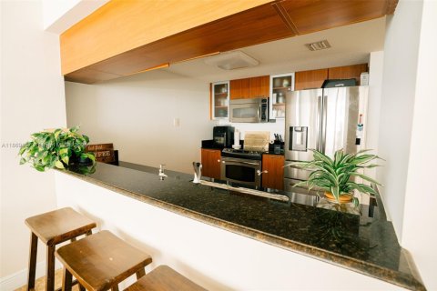 Condo in Miami, Florida, 2 bedrooms  № 1896821 - photo 9