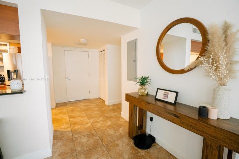 Condo in Miami, Florida, 2 bedrooms  № 1896821 - photo 12