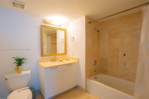 Condo in Miami, Florida, 2 bedrooms  № 1896821 - photo 23