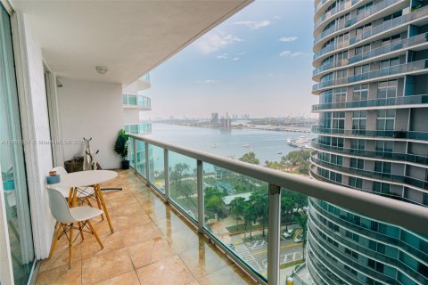 Condo in Miami, Florida, 2 bedrooms  № 1896821 - photo 26