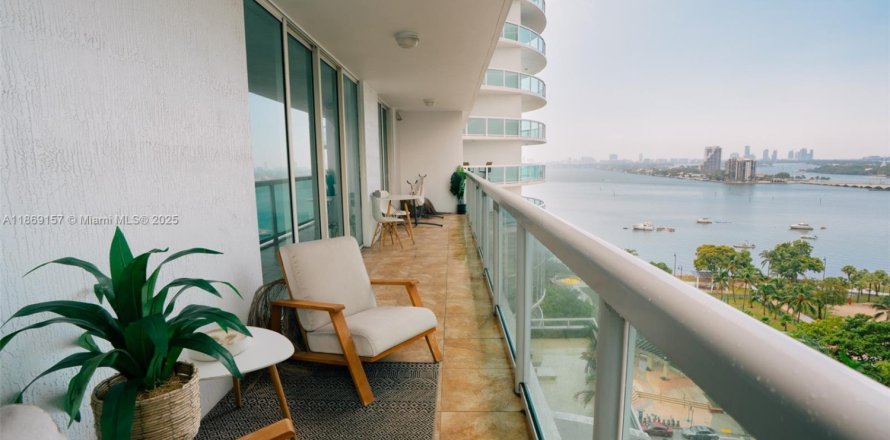 Condo in Miami, Florida, 2 bedrooms  № 1896821