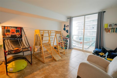 Condo in Miami, Florida, 2 bedrooms  № 1896821 - photo 21