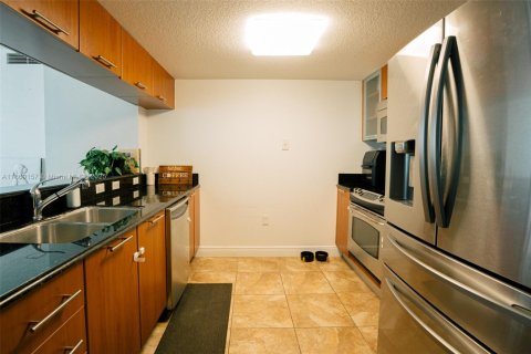 Condo in Miami, Florida, 2 bedrooms  № 1896821 - photo 10