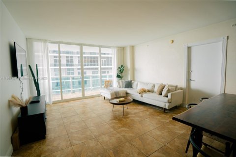 Condo in Miami, Florida, 2 bedrooms  № 1896821 - photo 5