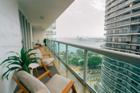 Condo in Miami, Florida, 2 bedrooms  № 1896821 - photo 3