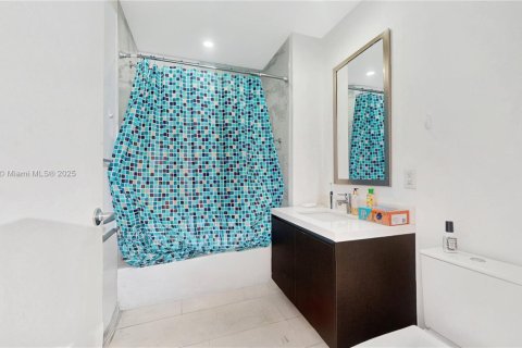 Купить кондоминиум в Майами, Флорида 3 спальни, 139.17м2, № 1975534 - фото 25