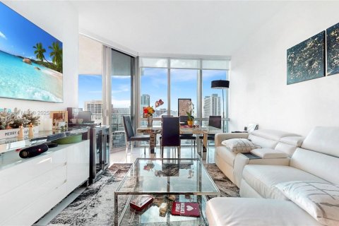 Купить кондоминиум в Майами, Флорида 3 спальни, 139.17м2, № 1975534 - фото 1