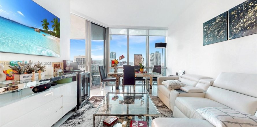 Кондоминиум с 3 спальнями в Майами, Флорида № 1975534