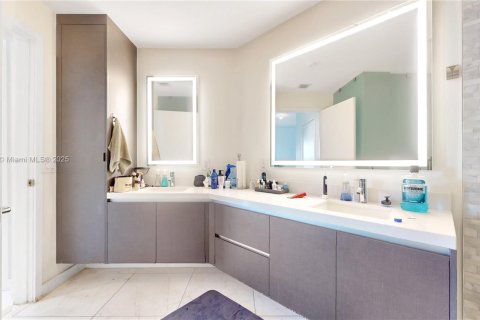 Купить кондоминиум в Майами, Флорида 3 спальни, 139.17м2, № 1975534 - фото 16