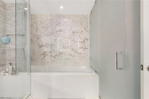 Купить кондоминиум в Майами, Флорида 3 спальни, 139.17м2, № 1975534 - фото 18