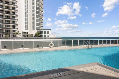 Condo in Sunny Isles Beach, Florida, 2 bedrooms  № 2081977 - photo 11