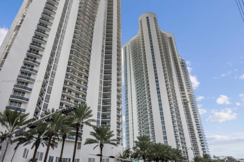 Condo in Sunny Isles Beach, Florida, 2 bedrooms  № 2081977 - photo 2