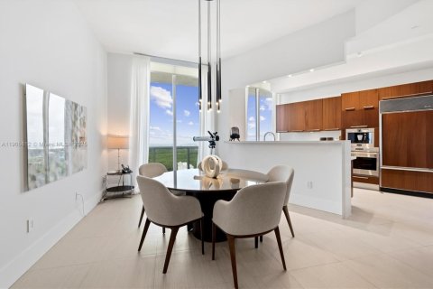 Condo in Sunny Isles Beach, Florida, 2 bedrooms  № 2081977 - photo 29