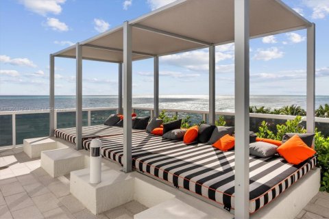 Condo in Sunny Isles Beach, Florida, 2 bedrooms  № 2081977 - photo 13