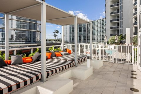 Condo in Sunny Isles Beach, Florida, 2 bedrooms  № 2081977 - photo 16
