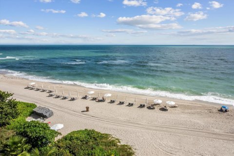 Condo in Sunny Isles Beach, Florida, 2 bedrooms  № 2081977 - photo 14