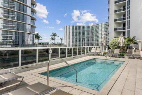 Condo in Sunny Isles Beach, Florida, 2 bedrooms  № 2081977 - photo 17