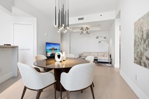 Condo in Sunny Isles Beach, Florida, 2 bedrooms  № 2081977 - photo 27