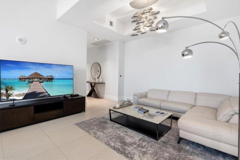 Condo in Sunny Isles Beach, Florida, 2 bedrooms  № 2081977 - photo 23