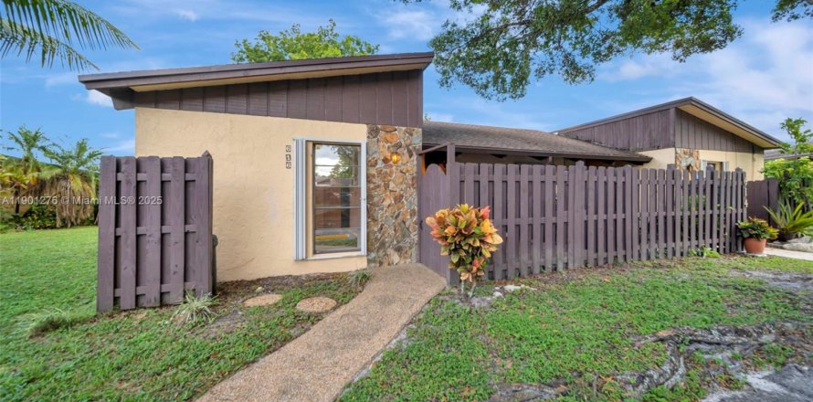 Casa en Hollywood, Florida 2 dormitorios, 139.35 m2 № 1951670