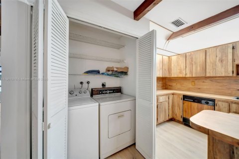 Casa en venta en Hollywood, Florida, 2 dormitorios, 139.35 m2 № 1951670 - foto 19