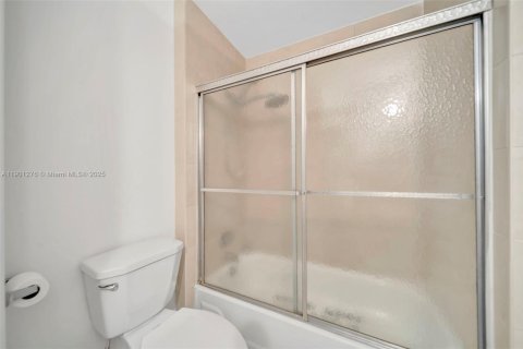 Casa en venta en Hollywood, Florida, 2 dormitorios, 139.35 m2 № 1951670 - foto 25