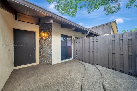 Casa en venta en Hollywood, Florida, 2 dormitorios, 139.35 m2 № 1951670 - foto 2