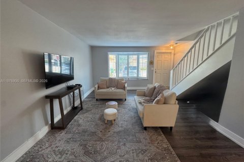 Townhouse in Miami, Florida 2 bedrooms, 107.02 sq.m. № 2041984 - photo 4