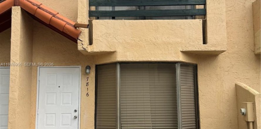 Townhouse in Miami, Florida 2 bedrooms, 107.02 sq.m. № 2041984