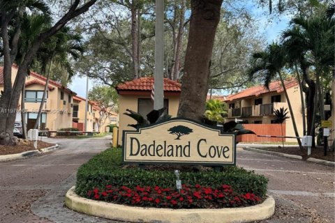 Townhouse in Miami, Florida 2 bedrooms, 107.02 sq.m. № 2041984 - photo 2