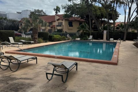 Townhouse in Miami, Florida 2 bedrooms, 107.02 sq.m. № 2041984 - photo 3