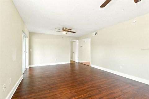Villa ou maison à louer à Winter Springs, Floride: 3 chambres, 121.24 m2 № 2413931 - photo 5