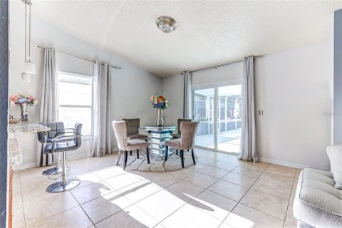 Casa en venta en Kissimmee, Florida, 4 dormitorios, 136.01 m2 № 2259576 - foto 4