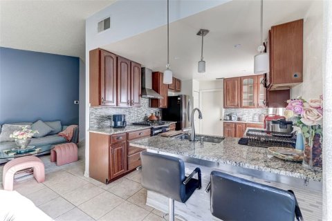 Casa en venta en Kissimmee, Florida, 4 dormitorios, 136.01 m2 № 2259576 - foto 12