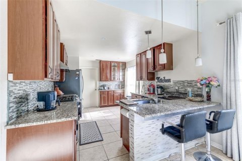 Casa en venta en Kissimmee, Florida, 4 dormitorios, 136.01 m2 № 2259576 - foto 8