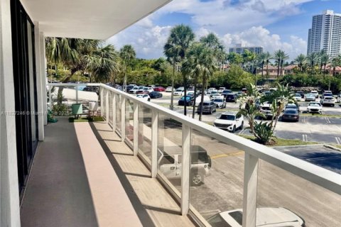 Copropriété à louer à Aventura, Floride: 2 chambres, 93.37 m2 № 1977236 - photo 1