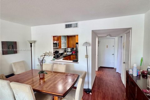 Copropriété à louer à Aventura, Floride: 2 chambres, 93.37 m2 № 1977236 - photo 11